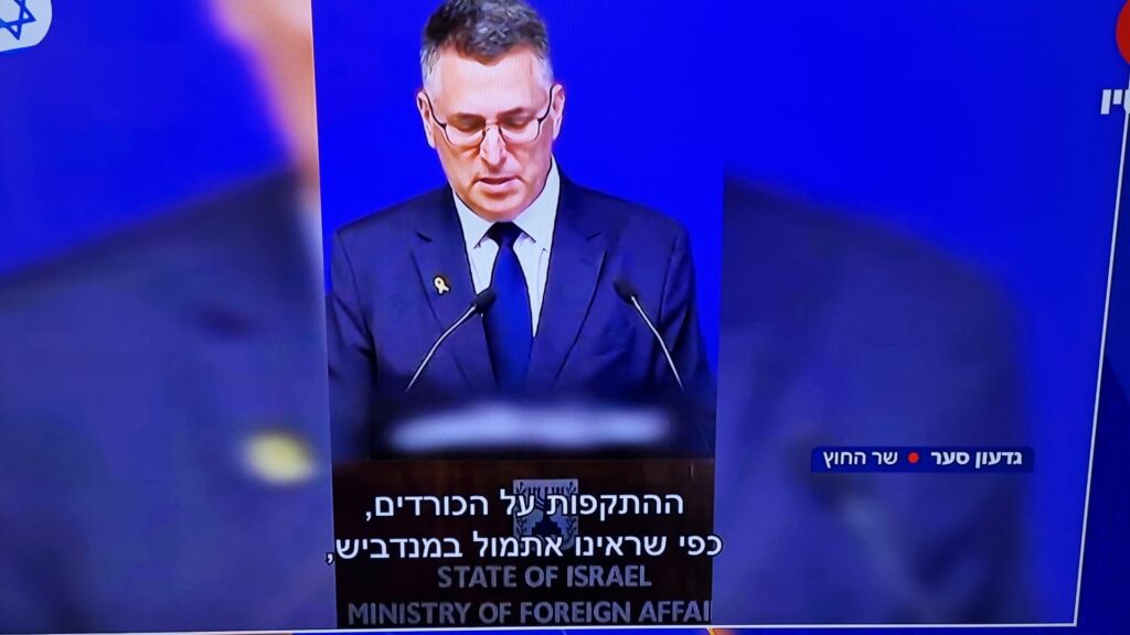 [בתמונה: "ההתקפות על הכורדים, כפי שראינו אתמול (9/12/24) במנג'יב, חייבות להיעצר!" התמונה היא צילום מסך מערוץ 14]